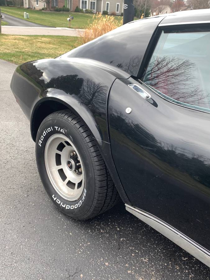 Chevrolet-Corvette-1977-black-4