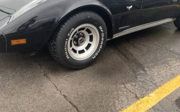 Chevrolet-Corvette-1977-black-5