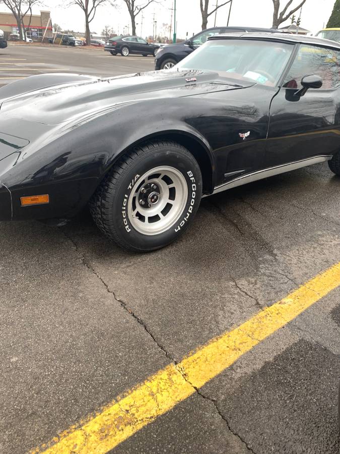 Chevrolet-Corvette-1977-black-5