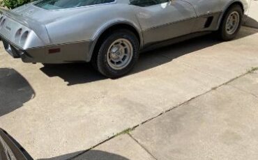 Chevrolet-Corvette-1978-2