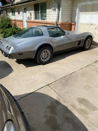 Chevrolet-Corvette-1978-2