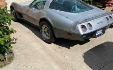 Chevrolet-Corvette-1978-3