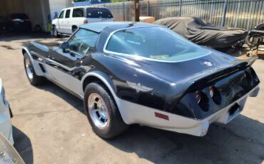 Chevrolet-Corvette-1978-Black-2