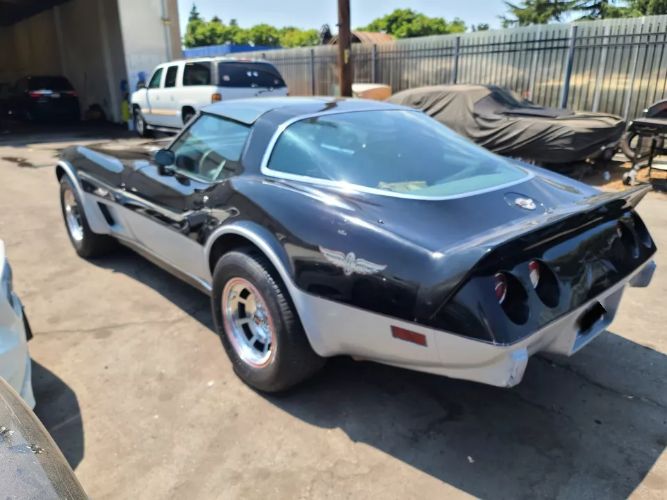 Chevrolet-Corvette-1978-Black-2