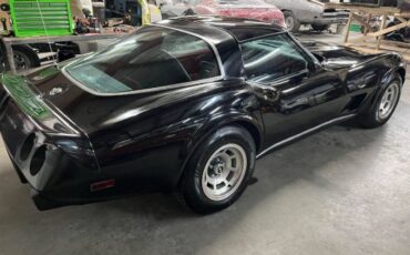 Chevrolet-Corvette-1978-Black-8