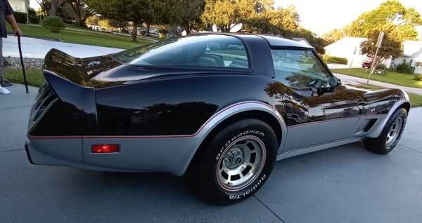 Chevrolet-Corvette-1978-Black-Black-12