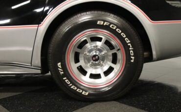 Chevrolet-Corvette-1978-Black-Black-15