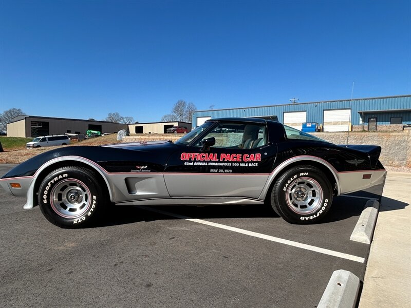 Chevrolet-Corvette-1978-Black-Black-17