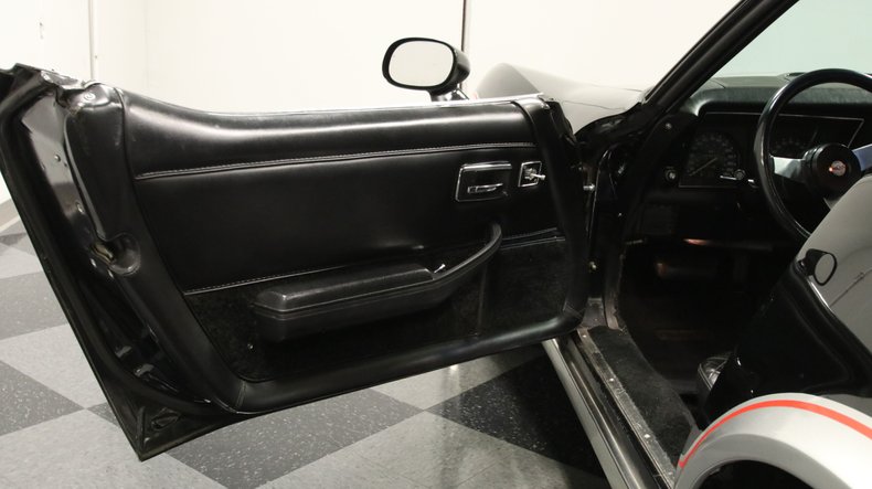 Chevrolet-Corvette-1978-Black-Black-39