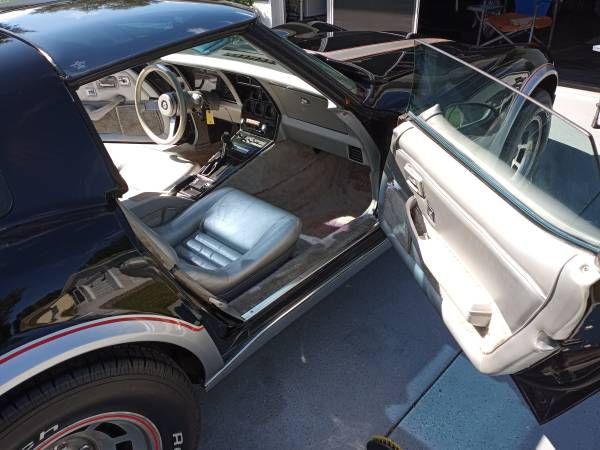 Chevrolet-Corvette-1978-Black-Black-7