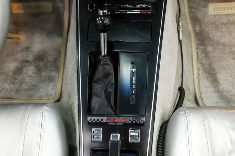 Chevrolet-Corvette-1978-Black-Silver-2