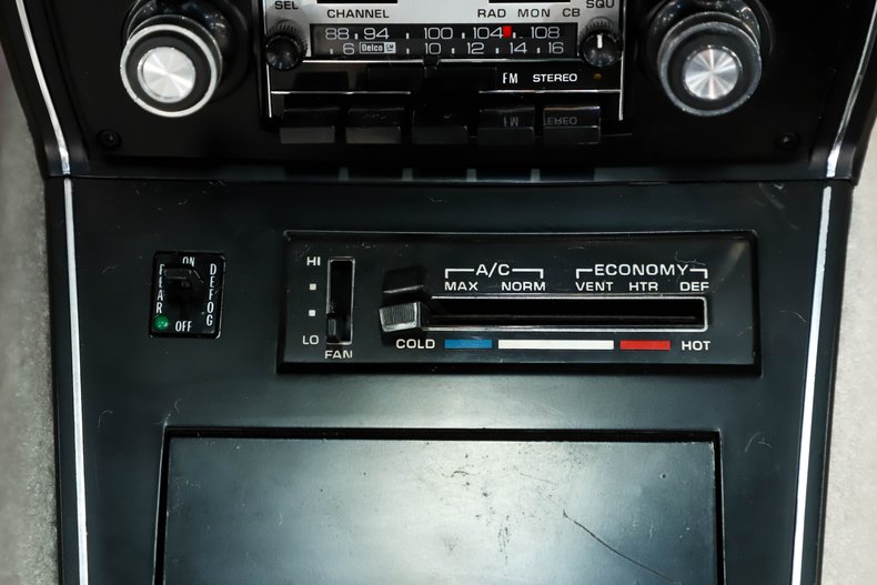 Chevrolet-Corvette-1978-Black-Silver-26