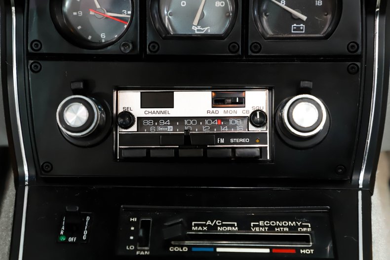 Chevrolet-Corvette-1978-Black-Silver-27