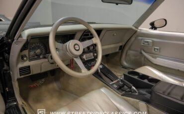 Chevrolet-Corvette-1978-Black-Silver-3