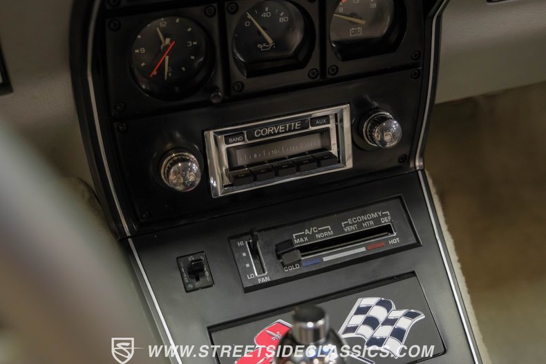Chevrolet-Corvette-1978-Black-Silver-38