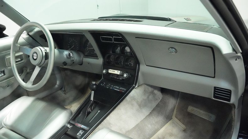 Chevrolet-Corvette-1978-Black-Silver-42