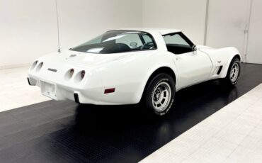 Chevrolet-Corvette-1978-Classic-White-Dark-Blue-12