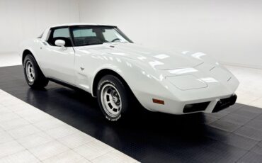 Chevrolet-Corvette-1978-Classic-White-Dark-Blue-14