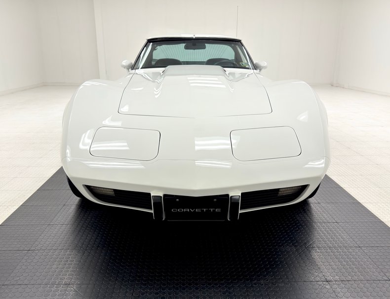 Chevrolet-Corvette-1978-Classic-White-Dark-Blue-15