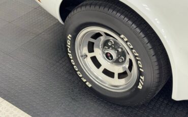 Chevrolet-Corvette-1978-Classic-White-Dark-Blue-16