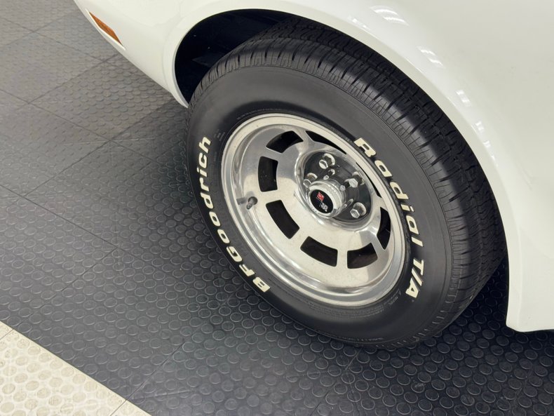 Chevrolet-Corvette-1978-Classic-White-Dark-Blue-16