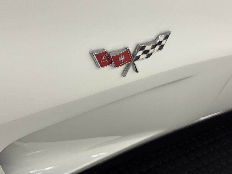 Chevrolet-Corvette-1978-Classic-White-Dark-Blue-17