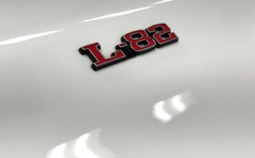 Chevrolet-Corvette-1978-Classic-White-Dark-Blue-23
