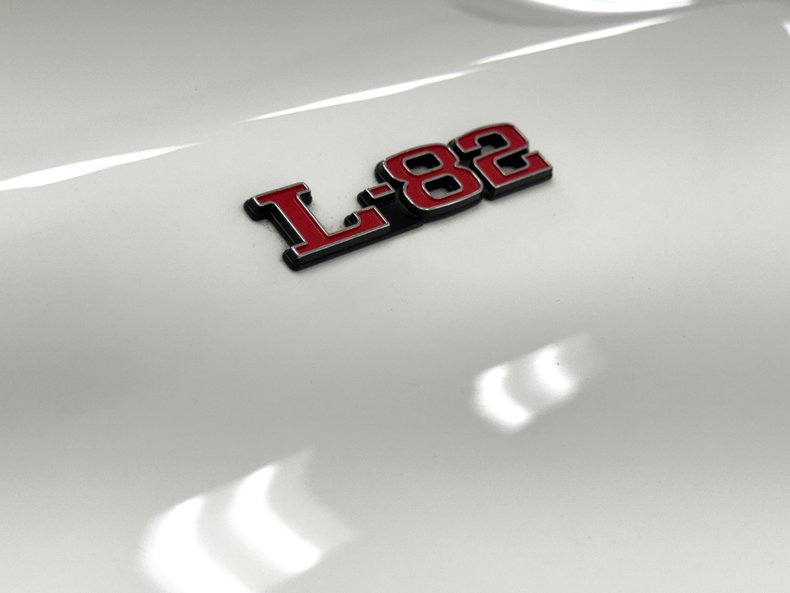 Chevrolet-Corvette-1978-Classic-White-Dark-Blue-23