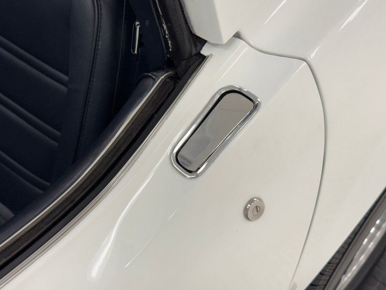 Chevrolet-Corvette-1978-Classic-White-Dark-Blue-26