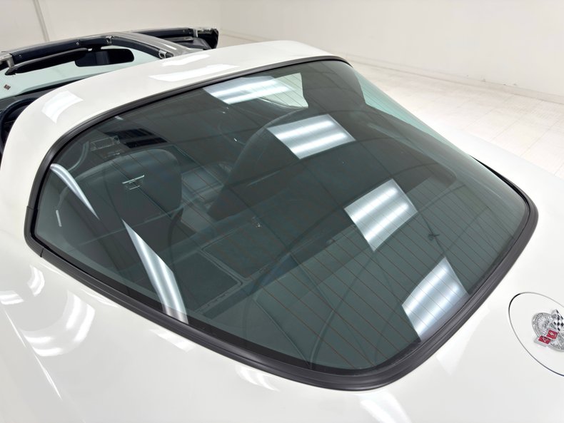 Chevrolet-Corvette-1978-Classic-White-Dark-Blue-27