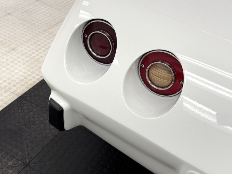 Chevrolet-Corvette-1978-Classic-White-Dark-Blue-29