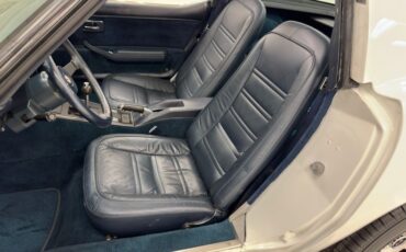 Chevrolet-Corvette-1978-Classic-White-Dark-Blue-38