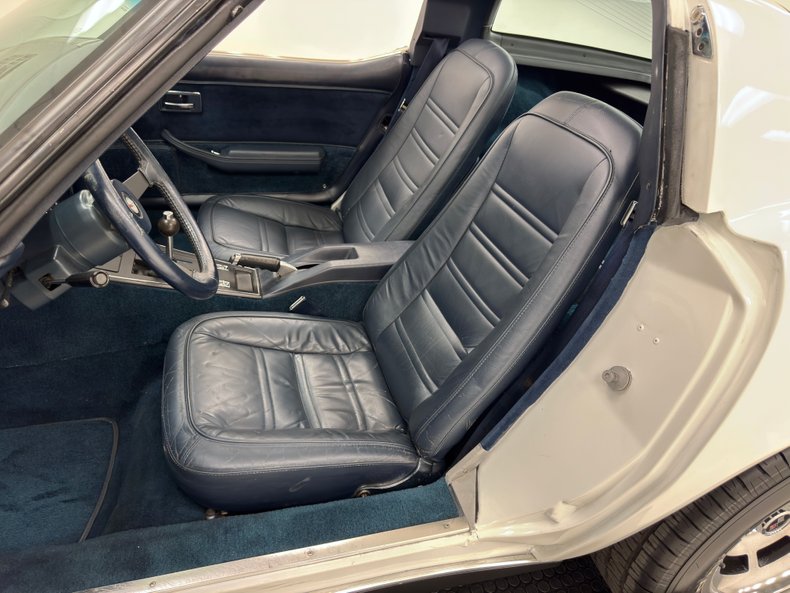 Chevrolet-Corvette-1978-Classic-White-Dark-Blue-38
