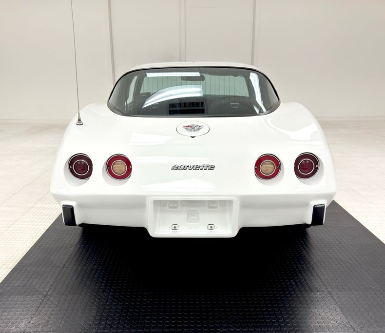 Chevrolet-Corvette-1978-Classic-White-Dark-Blue-4