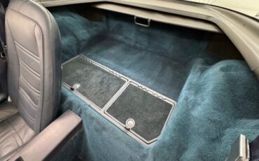 Chevrolet-Corvette-1978-Classic-White-Dark-Blue-6