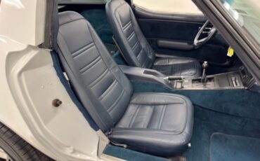 Chevrolet-Corvette-1978-Classic-White-Dark-Blue-7