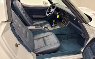 Chevrolet-Corvette-1978-Classic-White-Dark-Blue-8