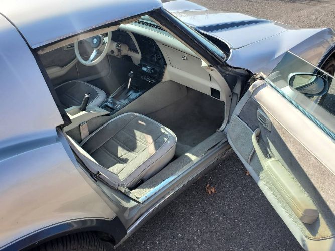 Chevrolet-Corvette-1978-Silver-4