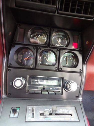 Chevrolet-Corvette-1978-Silver-Burgundy-15