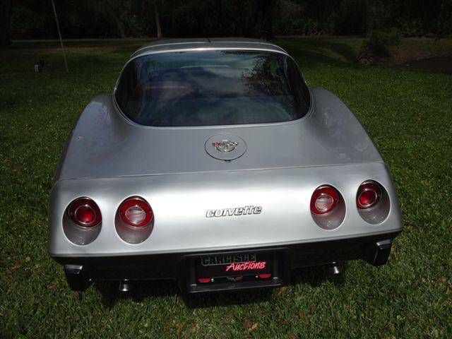 Chevrolet-Corvette-1978-Silver-Burgundy-24