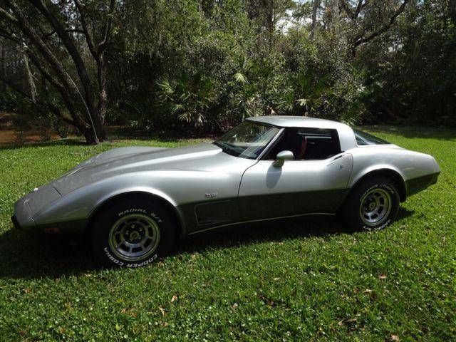 Chevrolet-Corvette-1978-Silver-Burgundy-26