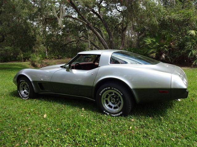 Chevrolet-Corvette-1978-Silver-Burgundy-27