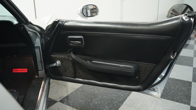 Chevrolet-Corvette-1978-Silver-Metallic-Black-28