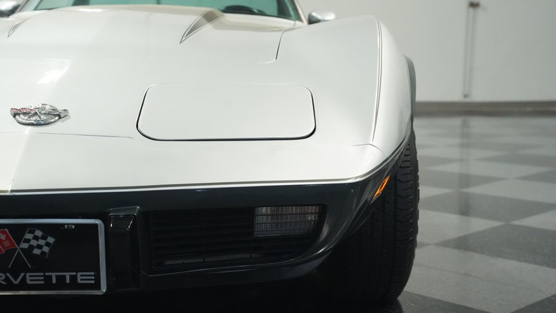 Chevrolet-Corvette-1978-Silver-Metallic-Black-32