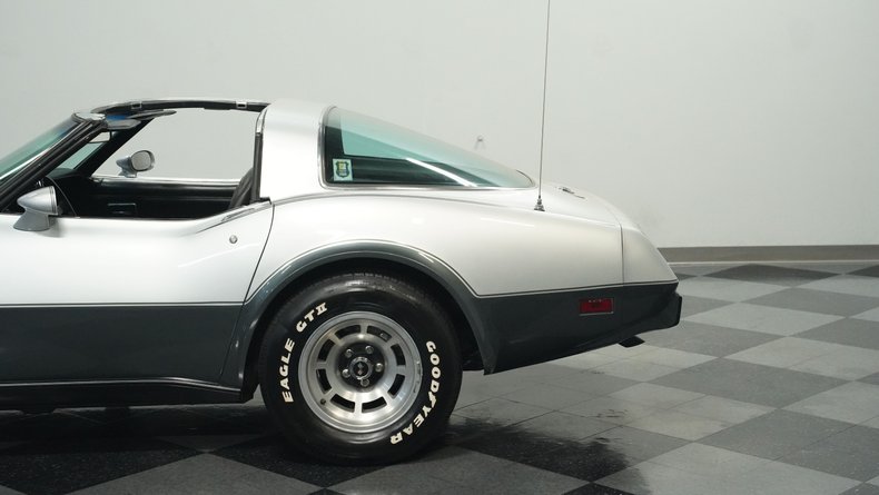 Chevrolet-Corvette-1978-Silver-Metallic-Black-36