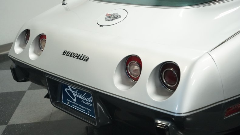 Chevrolet-Corvette-1978-Silver-Metallic-Black-37