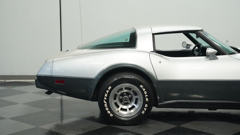 Chevrolet-Corvette-1978-Silver-Metallic-Black-40