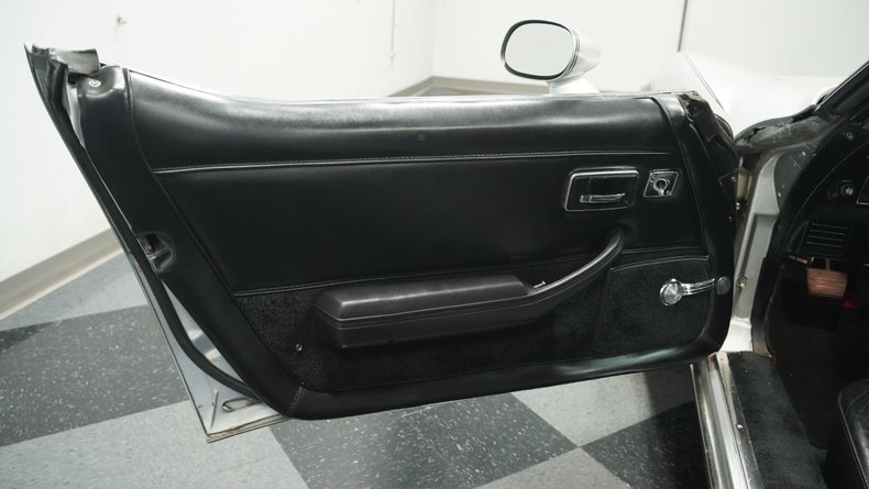Chevrolet-Corvette-1978-Silver-Metallic-Black-49