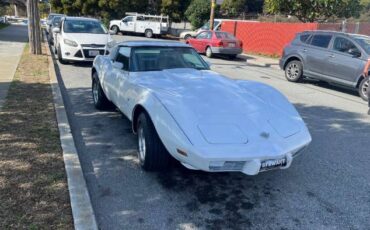 Chevrolet-Corvette-1978-White-4