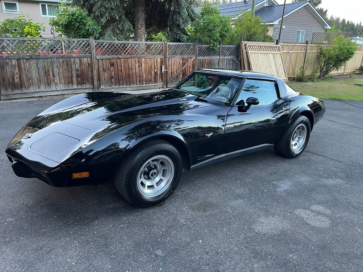 Chevrolet-Corvette-1978-black-3